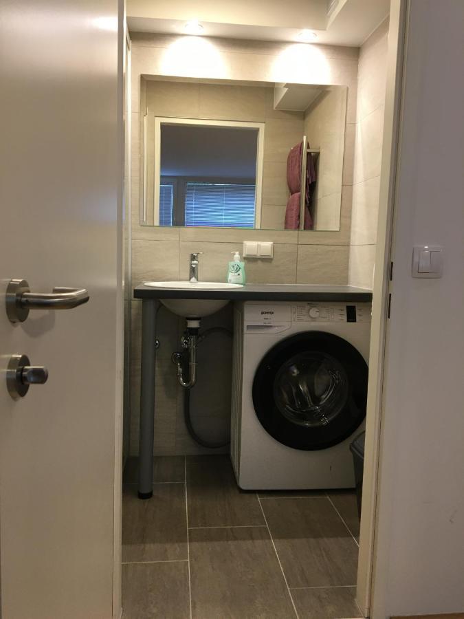 Ferienwohnung Cosy Flat In The Quiet Area With Own Garden, Free Parking And Direct Public Transport Link To The Centre Wien Exterior foto