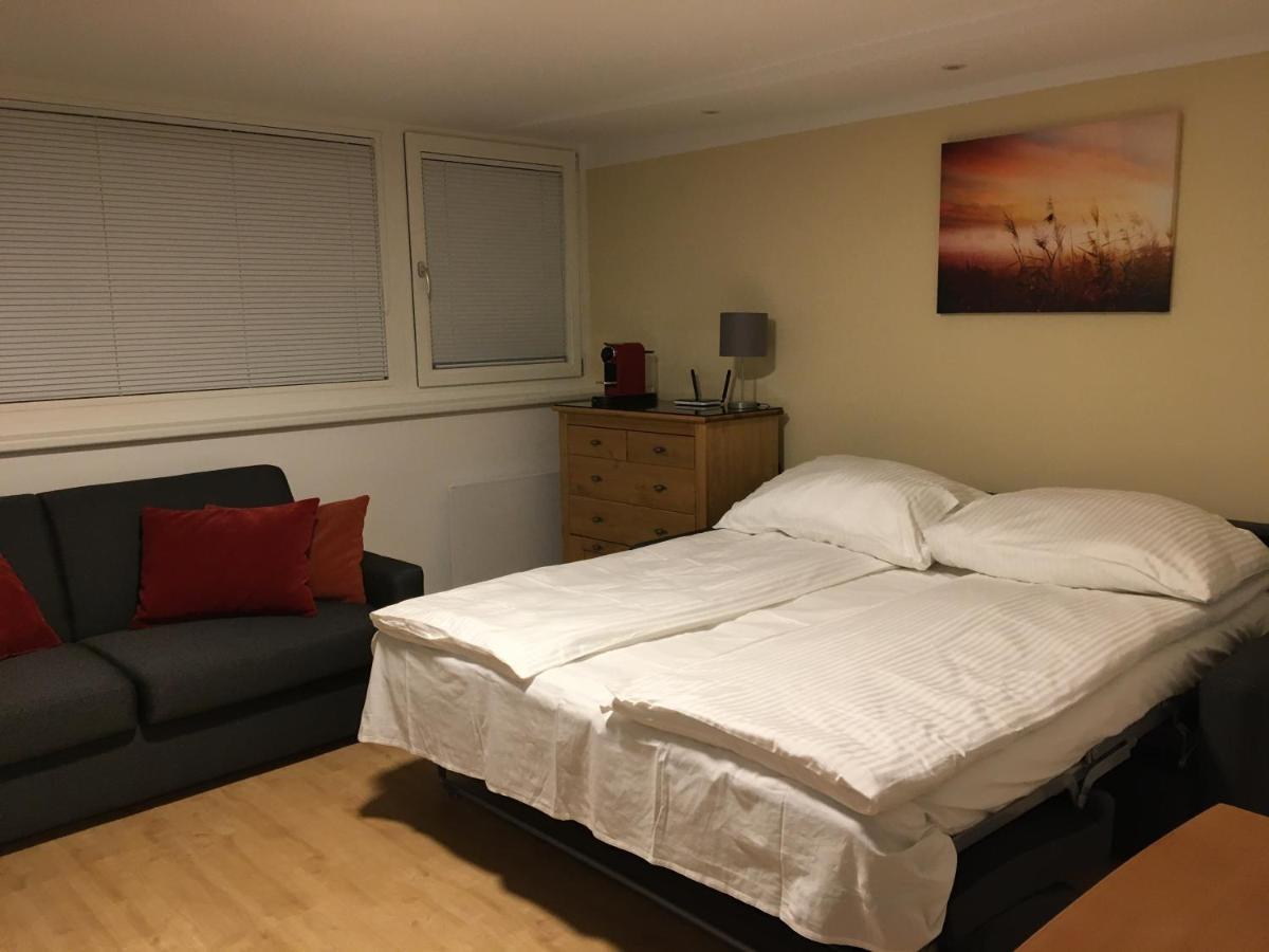 Ferienwohnung Cosy Flat In The Quiet Area With Own Garden, Free Parking And Direct Public Transport Link To The Centre Wien Exterior foto