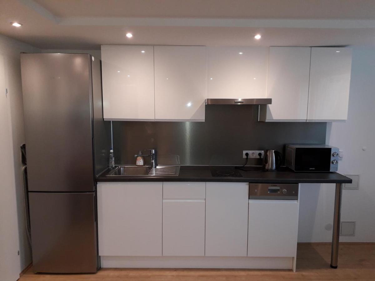 Ferienwohnung Cosy Flat In The Quiet Area With Own Garden, Free Parking And Direct Public Transport Link To The Centre Wien Exterior foto