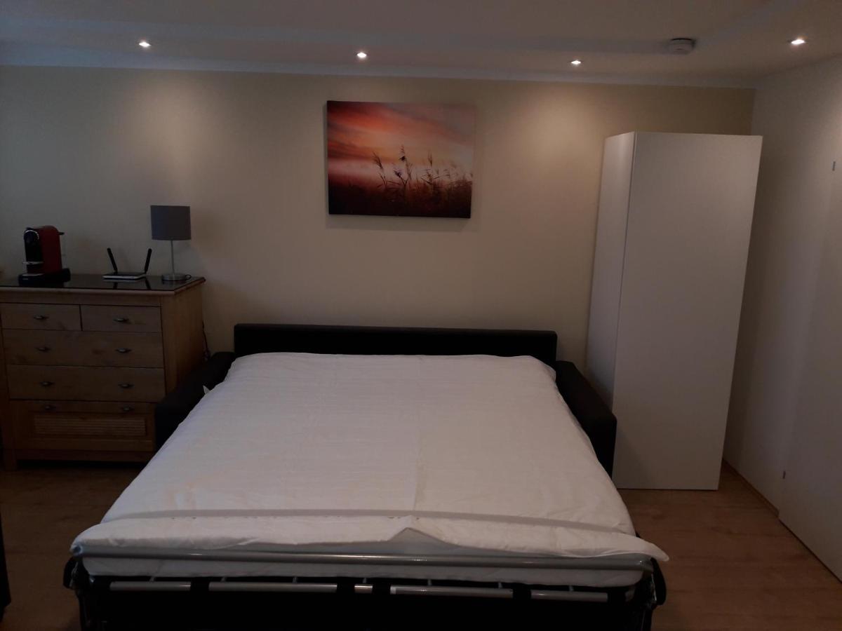 Ferienwohnung Cosy Flat In The Quiet Area With Own Garden, Free Parking And Direct Public Transport Link To The Centre Wien Exterior foto