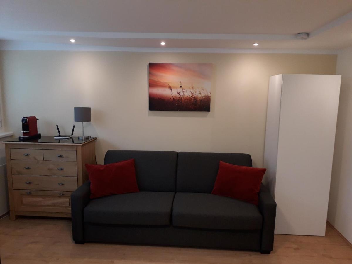Ferienwohnung Cosy Flat In The Quiet Area With Own Garden, Free Parking And Direct Public Transport Link To The Centre Wien Exterior foto